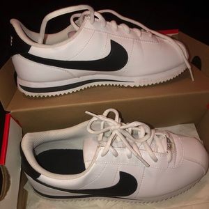 NIKE CORTEZ SIZE 7Y